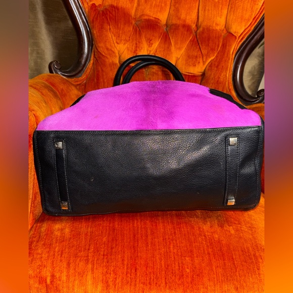 Heather Henry Color Block Fuchsia Fur & Black Pebbled Leather Tote Bag - Picture 3 of 13